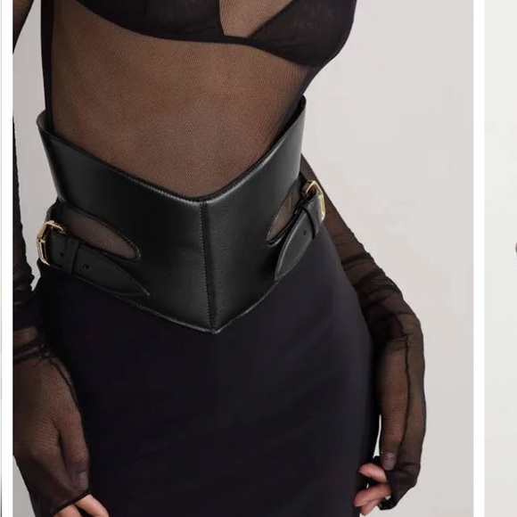 Alaia Accessories - New ALAÏA cutout leather waist belt